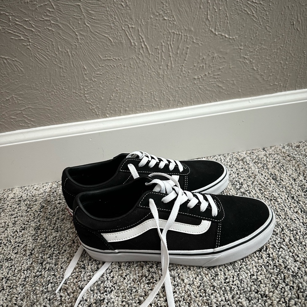 NWT Vans Women's 8.5
